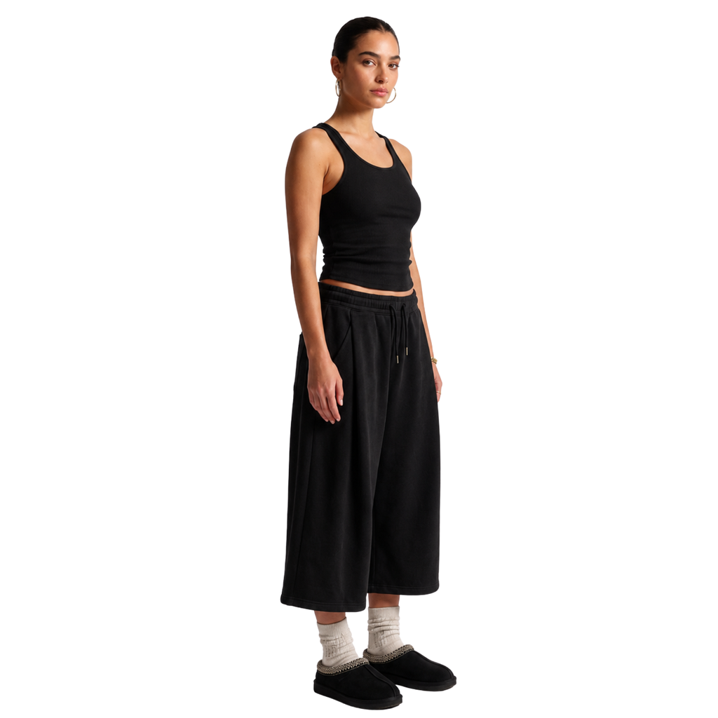 Two Tuck Long Short in Black