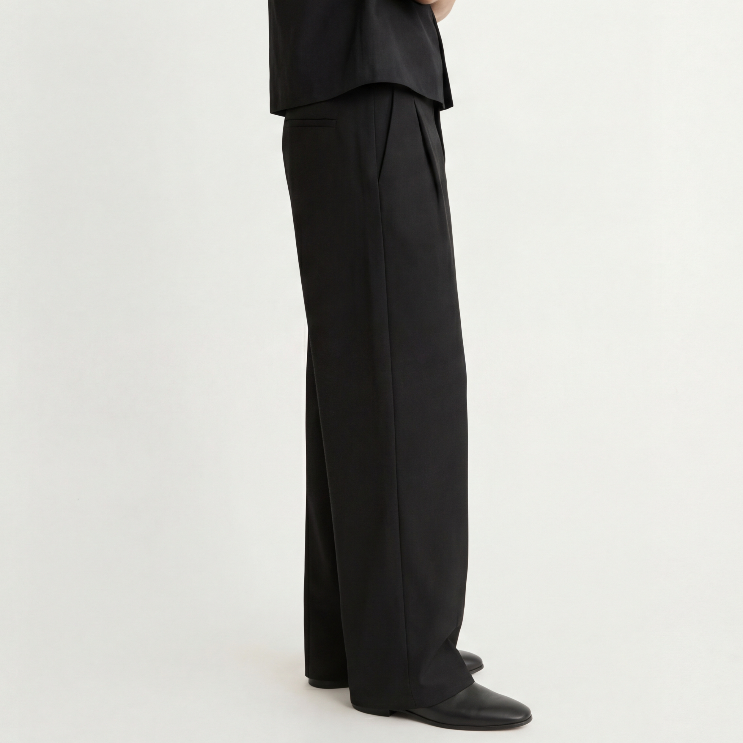 Relaxed Fit Pleated Trousers