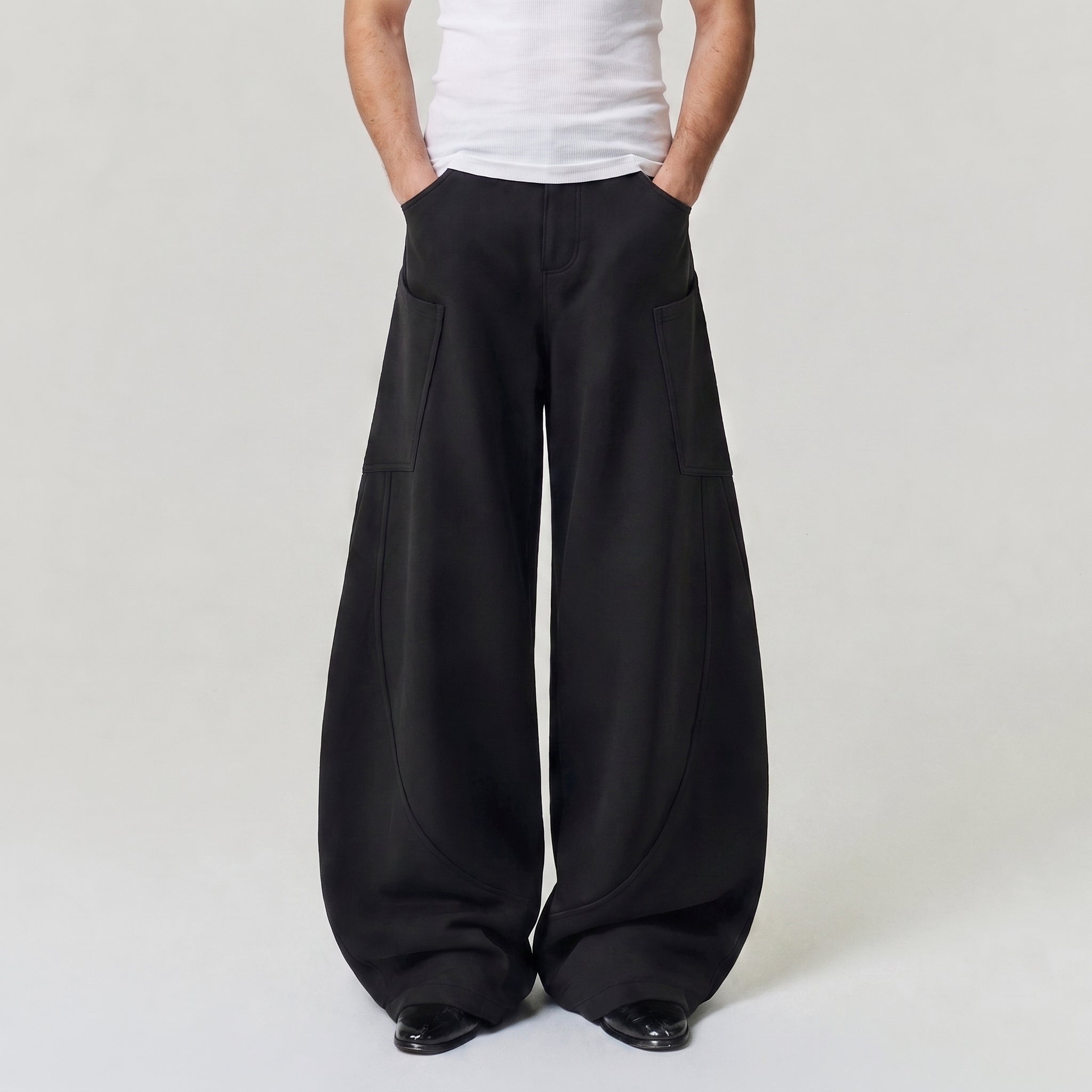 THE SILHOUETTE SWEATPANTS (Black)