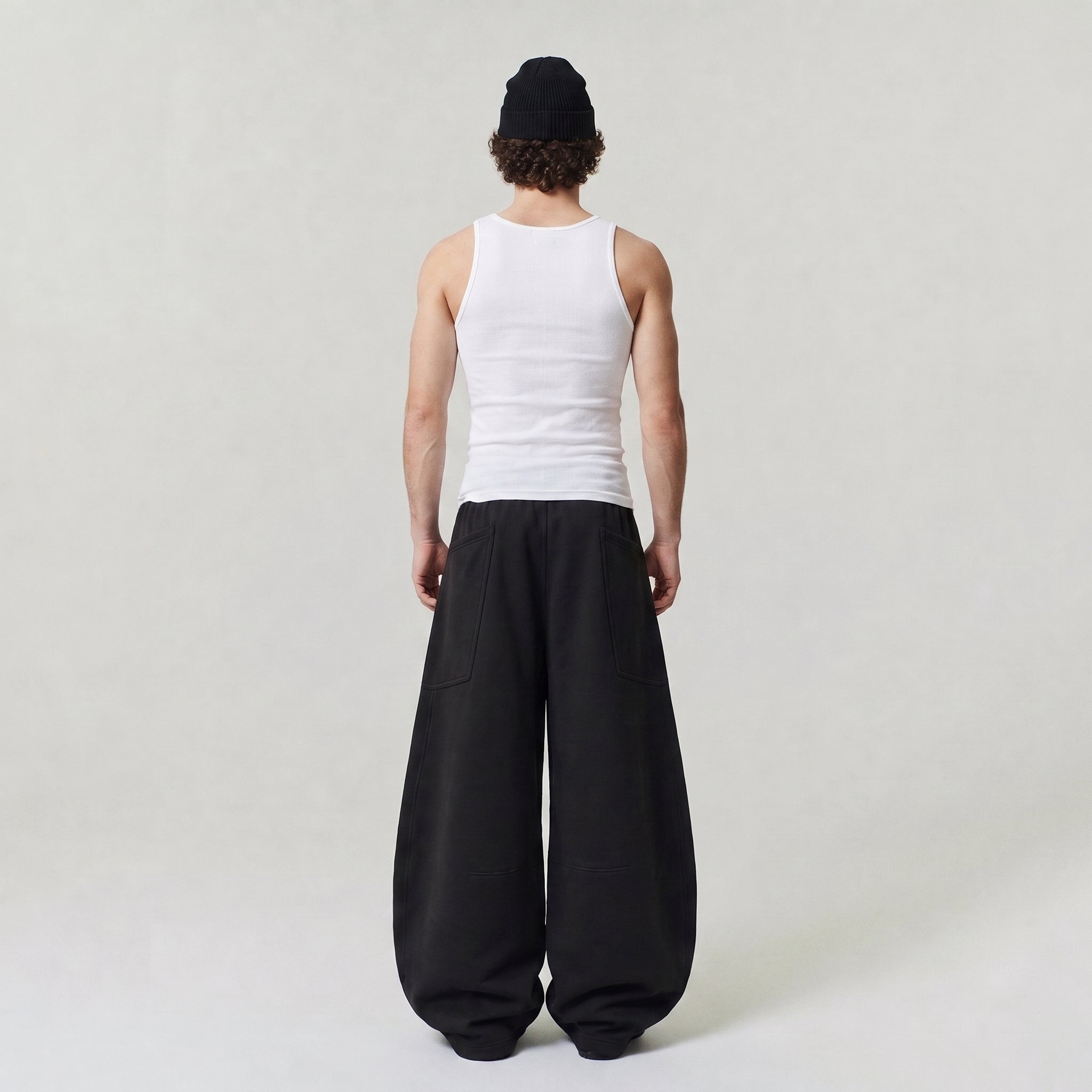 THE SILHOUETTE SWEATPANTS (Black)